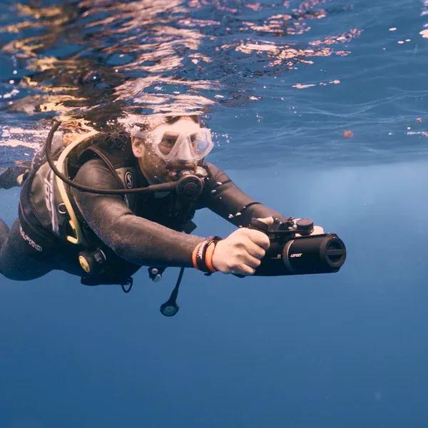 LEFEET P1 C041022 electric water scooter for diving with a replaceable 4600mAh battery and 100W fast charging